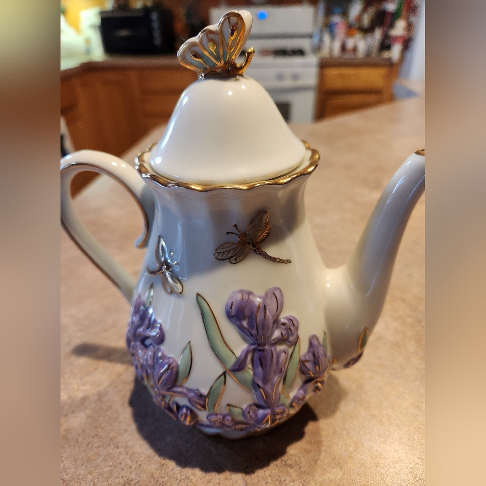 LENOX SPRINGTIME SPLENDOR TEAPOT PURPLE IRIS DRAGONFLIES BY PARVANEH HOLLOWAY